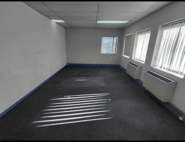 90M² OFFICE TO LET IN BRYANSTON
